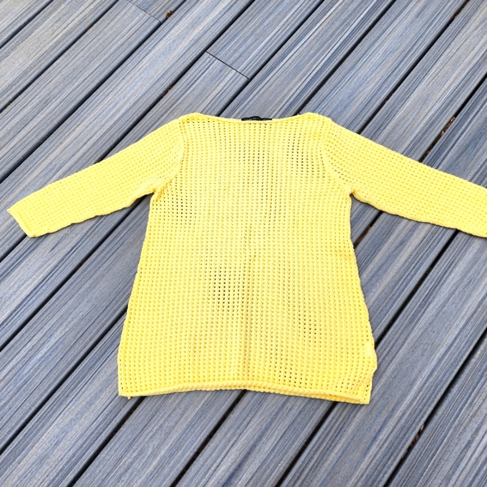 L Yellow Crotched loose knit sweater
